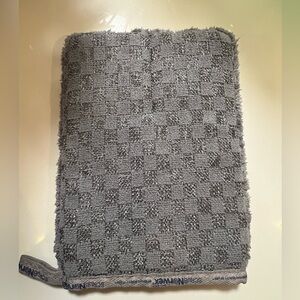 Norwex Bathroom Scrub Mitt